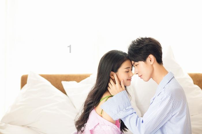 朱元璋深夜批奏折，宫女进去送膳食却被砍头，你如何看待呢？游戏画面