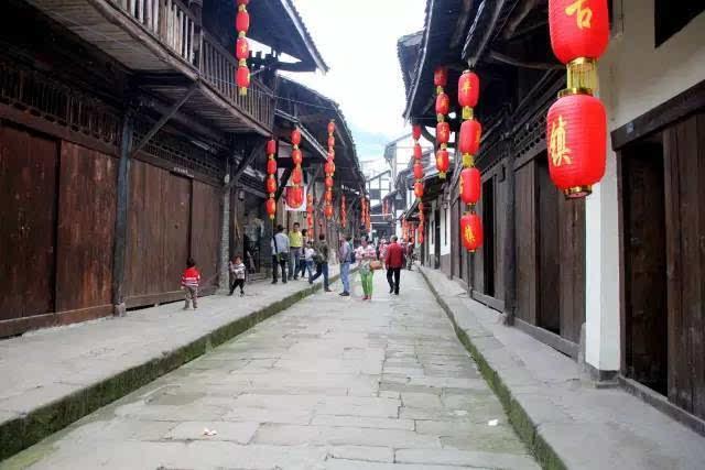 逃出昏暗的地下室