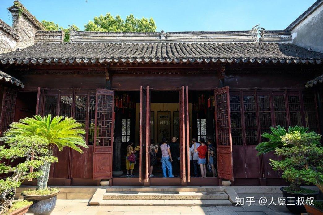 同款药为啥实体药店比网上下单贵?记者走访:比较常见